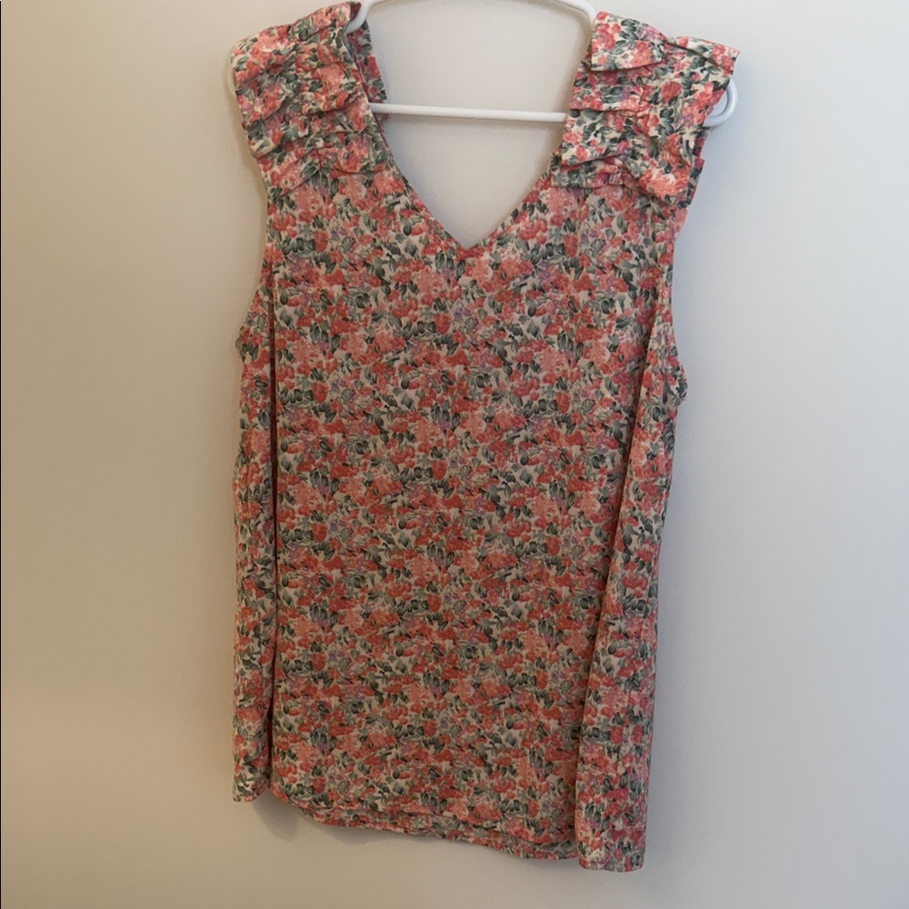 entro Floral V-Neck Ruffle Shoulder Camisole in Coral and Green
